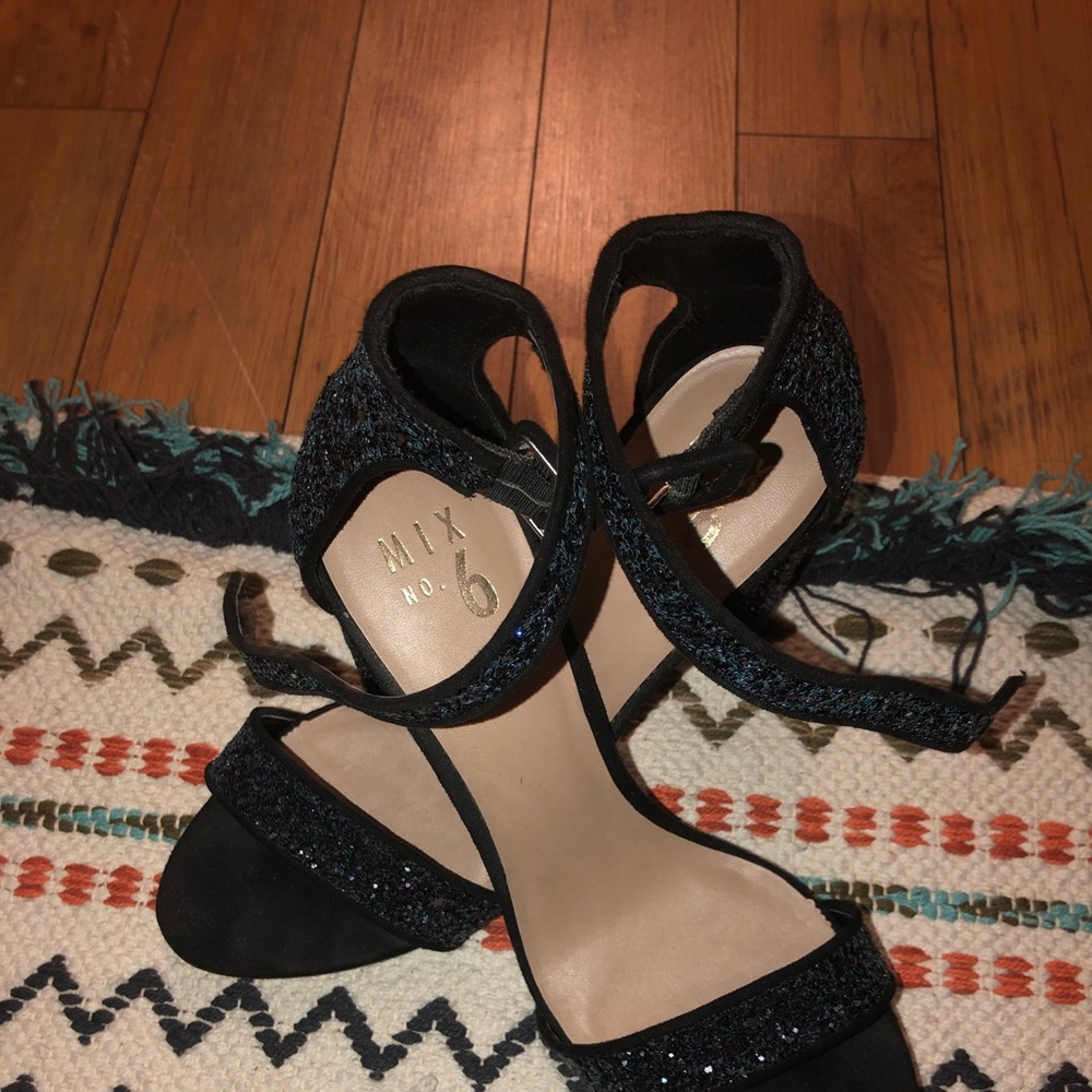 BEAUTIFUL SPARKLY HEELS